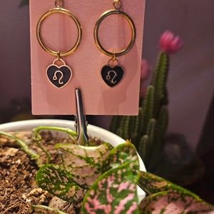 Leo ♌️ black heart hoop earrings